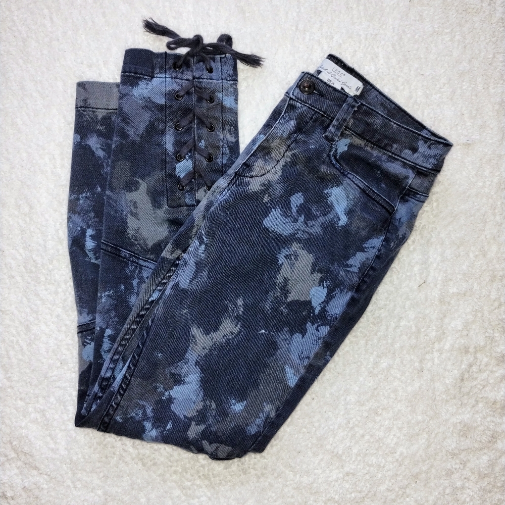 H&M skinny jeans L.O.G.G blue & gray camo lace up ankle Size US 4 EU 34
